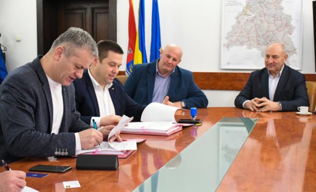 S-au semnat contractele pentru execuția Centurilor Oșorhei, Sântandrei și Nojorid