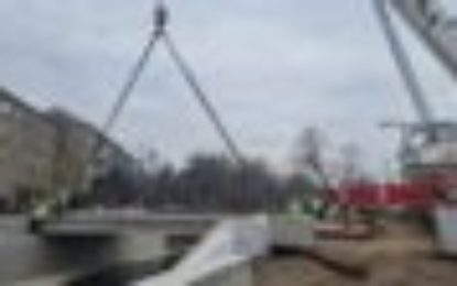 S-au montat grinzile la noul pod peste Peța din cartierul Ceyrat