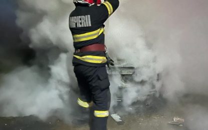 Incendii produse la autoturisme, în două localități bihorene