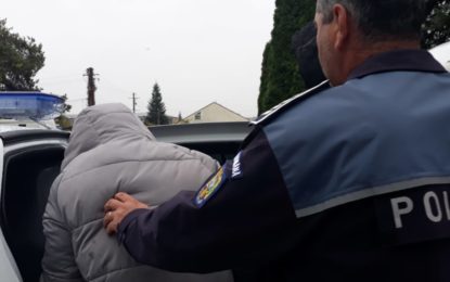 Un bărbat, bănuit că ar fi sustras bani, dintr-o locuință din Aleșd, reținut de polițiștii bihoreni și arestat de magistrați