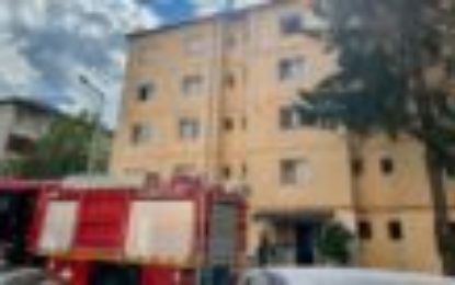 Incendiu izbucnit la un apartament al unui bloc de pe strada Grădinarilor