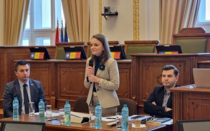 Unitățile de învățământ preuniversitar din Oradea vor fi dotate cu mobilier nou și componente IT, printr-un proiect PNRR