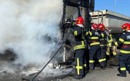 Incendiu la un autocamion aflat în mers, pe strada Ecaterina Teodoroiu din Oradea