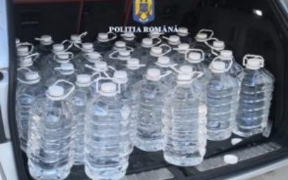 Peste 200 de litri de alcool etilic, nemarcat, confiscați de polițiștii bihoreni de la un bărbat, depistat în flagrant delict, în timp ce îi transporta.