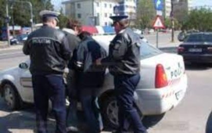 Condamnați pentru furt calificat și infracțiuni rutiere, depistați și încarcerați de polițiștii bihoreni