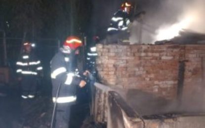 Incendiu în miez de noapte, la o gospodărie din Sântandrei