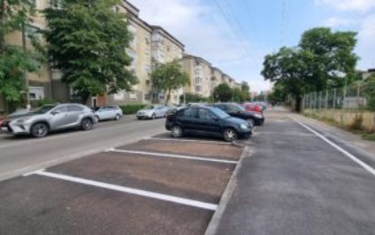 Locurile de parcare de pe strada Oneștilor au fost reabilitate