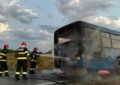 Incendiu la un autobuz aflat în mers, pe raza localității Lunca