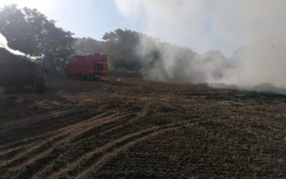 Peste 13 ore de intervenție la un incendiu ce a cuprins peste 1000 de baloți de paie în localitatea Târgușor