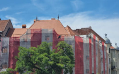 Palatul Adorjan I are un acoperiș nou – Continuă lucrările de reabilitare a fațadelor