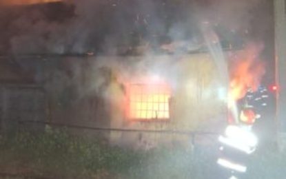 Două incendii la clădiri dezafectate din Oradea, din cauza fumatului