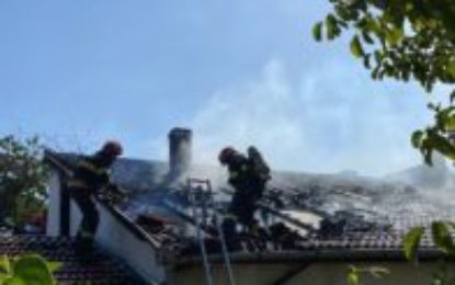 Incendiu violent la o casă de pe strada Johann Strauss din Oradea