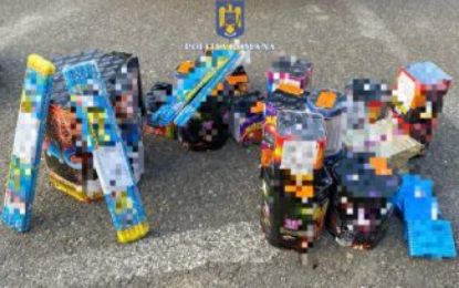 Peste 1.100 de obiecte pirotehnice, interzise la deținere și comercializare de către persoane neautorizate, confiscate de polițiștii bihoreni de la trei persoane