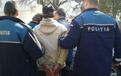 Doi bărbați, condamnați la închisoare pentru trafic de migranți și furt calificat, depistați și încarcerați de polițiștii bihoreni