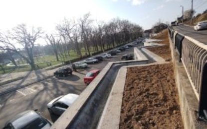 S-a amenajat taluzul aflat deasupra noii parcări de lângă Parcul I.C. Brătianu