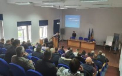 Zeci de angajați ai administrațiilor publice locale și operatorilor economici din Bihor au fost instruiți de pompierii militari