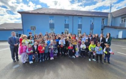 Mihaela Tatu a inaugurat Școala Gimnazială Nr. 1 Luncșoara, renovată de Asociația BookLand