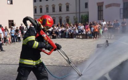 Pompierii militari bihoreni îi vor sărbători pe copii, la sediile subunităților, în Cetatea Oradea, Orășelul Copiilor și în satul de vacanță Vârtop