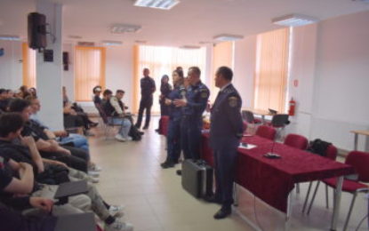 Profesia de polițist, promovată de polițiștii din Bihor în rândul tinerilor liceeni din Oradea