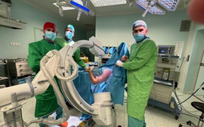 Premieră județeană în ortopedia pediatrică:   Pacient de 16 ani, cu fractură de humerus, operat cu ajutorul unei tehnici chirurgicale care presupune fixarea osului cu o tijă de titan