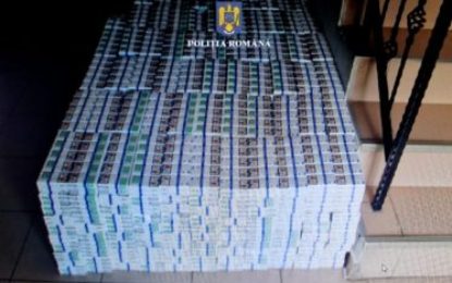 Aproape 150.000 de țigarete nemarcate, de contrabandă și autoutilitara cu care erau transportate, confiscate de polițiștii de investigare a criminalității economice din Bihor