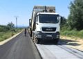 Primul strat de asfalt pe drumul județean de la Balc