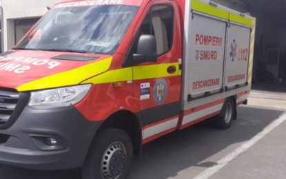 Copil de 1 an, rămas blocat în mașină, salvat de pompierii orădeni