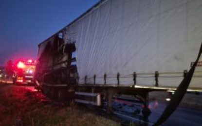 Incendiu la un TIR, în localitatea Gepiu