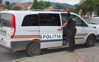 Cercetări ale poliţiştilor bihoreni într-un dosar de trafic de persoane şi proxenetism