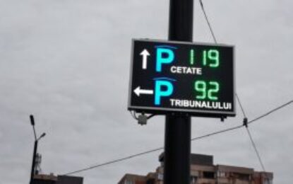 A fost finalizat sistemul de ghidaj prin LED, către parcările etajate din Centru