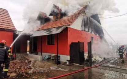 Încă un incendiu produs din cauza unei afumători improvizate, în Bihor