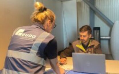 În ultimele 72 de ore, poliţiştii de imigrări au emis aproximativ 1.000 de permise de şedere