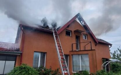 Incendiu violent la o casă din Gepiu