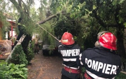 Recomandările pompierilor bihoreni în contextul Codului galben de ploi torenţiale, descărcări electrice, vijelii şi grindină
