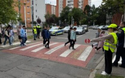 Patrulele școlare de circulație au acționat, sub îndrumarea polițiștilor din Bihor, pentru siguranța celor mici în trafic, ca pietoni și bicicliști responsabili