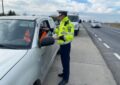 Depistat de polițiști în trafic, în timp ce conducea fără permis, un autoturism neînmatriculat și cu număr fals