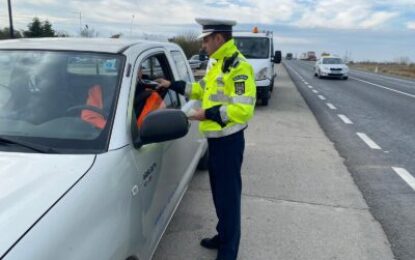 Depistat de polițiști în trafic, în timp ce conducea fără permis, un autoturism neînmatriculat și cu număr fals